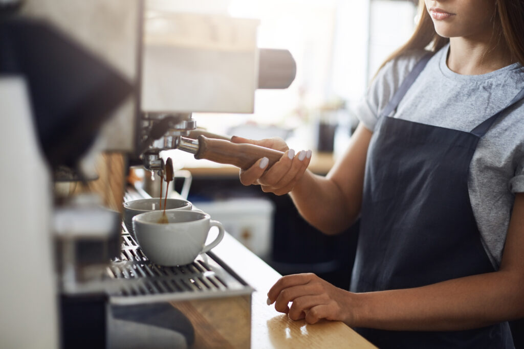 Servicio al cliente en cafetería - técnicas para atraer clientes en negocios locales